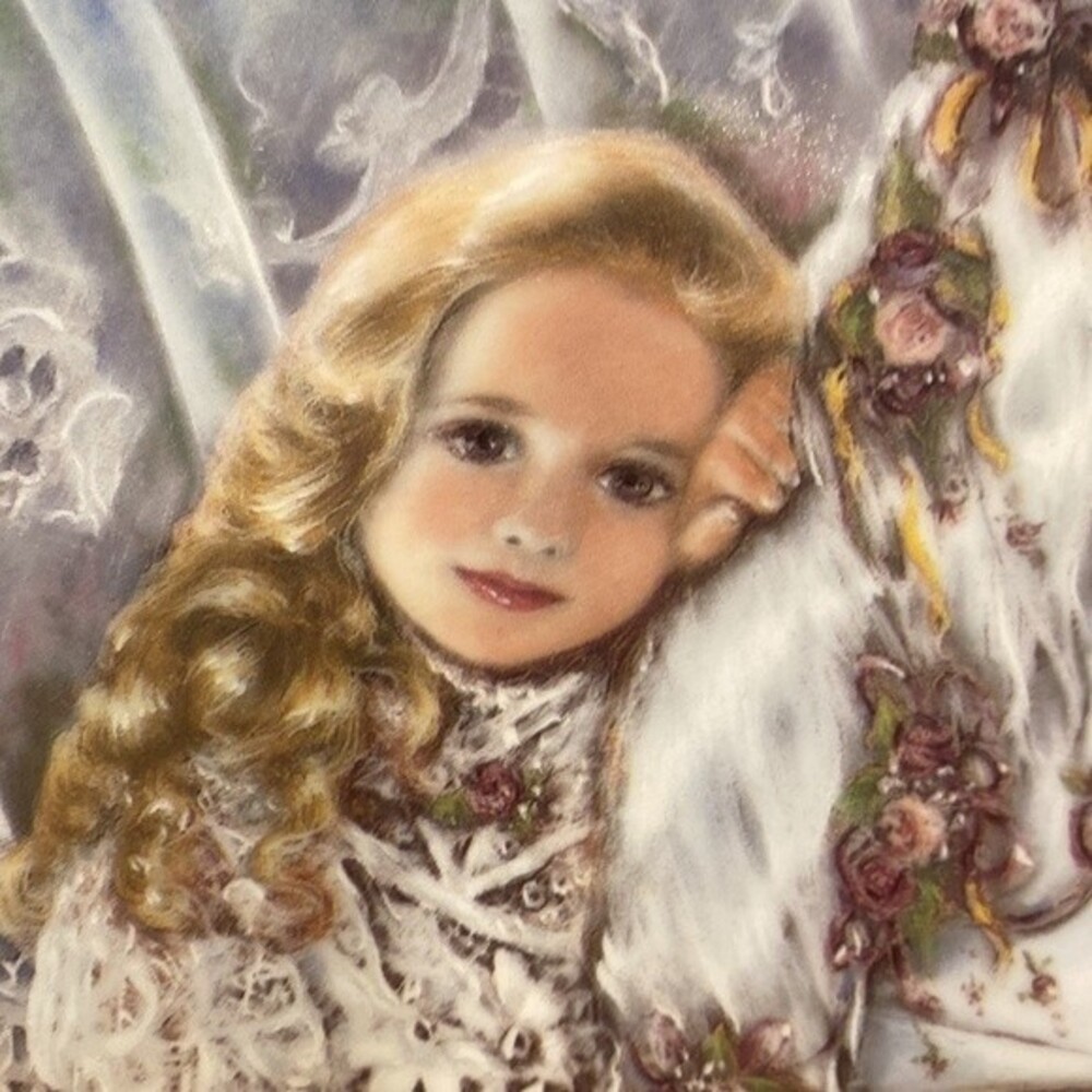 Corinne Layton Heirlooms & Lace Tess Collector’s 3rd Plate in Series #3048L - Picture 9 of 14